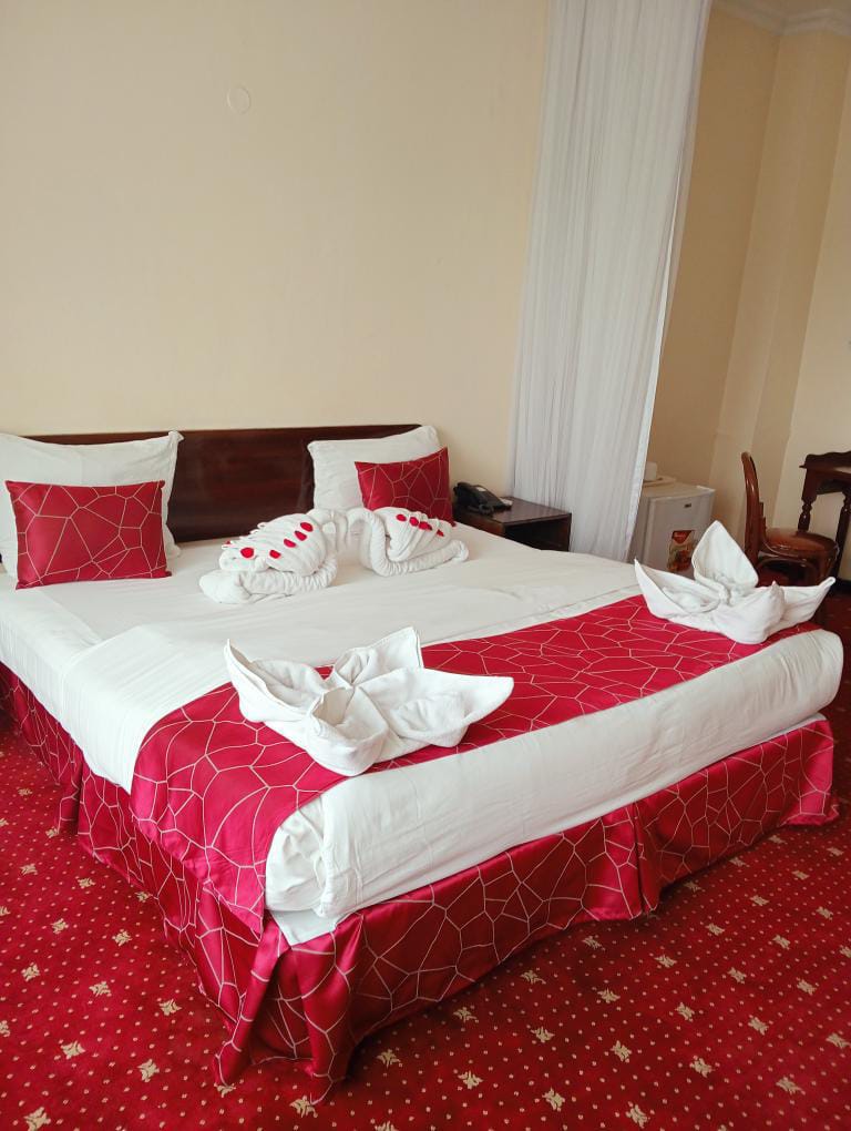 RoyalCityTown's tweet photo. Love is a beautiful thing and there's a thousand ways to celebrate it. Our rooms are perfectly made to exude the comfort and the feel you and your partner need😌😌 Reserve now for an unforgettable experience ✨✨ #love #loveisbeautiful #royal #royalcity #kisumu   📞 0711684619 https://t.co/gZEV0KYuov