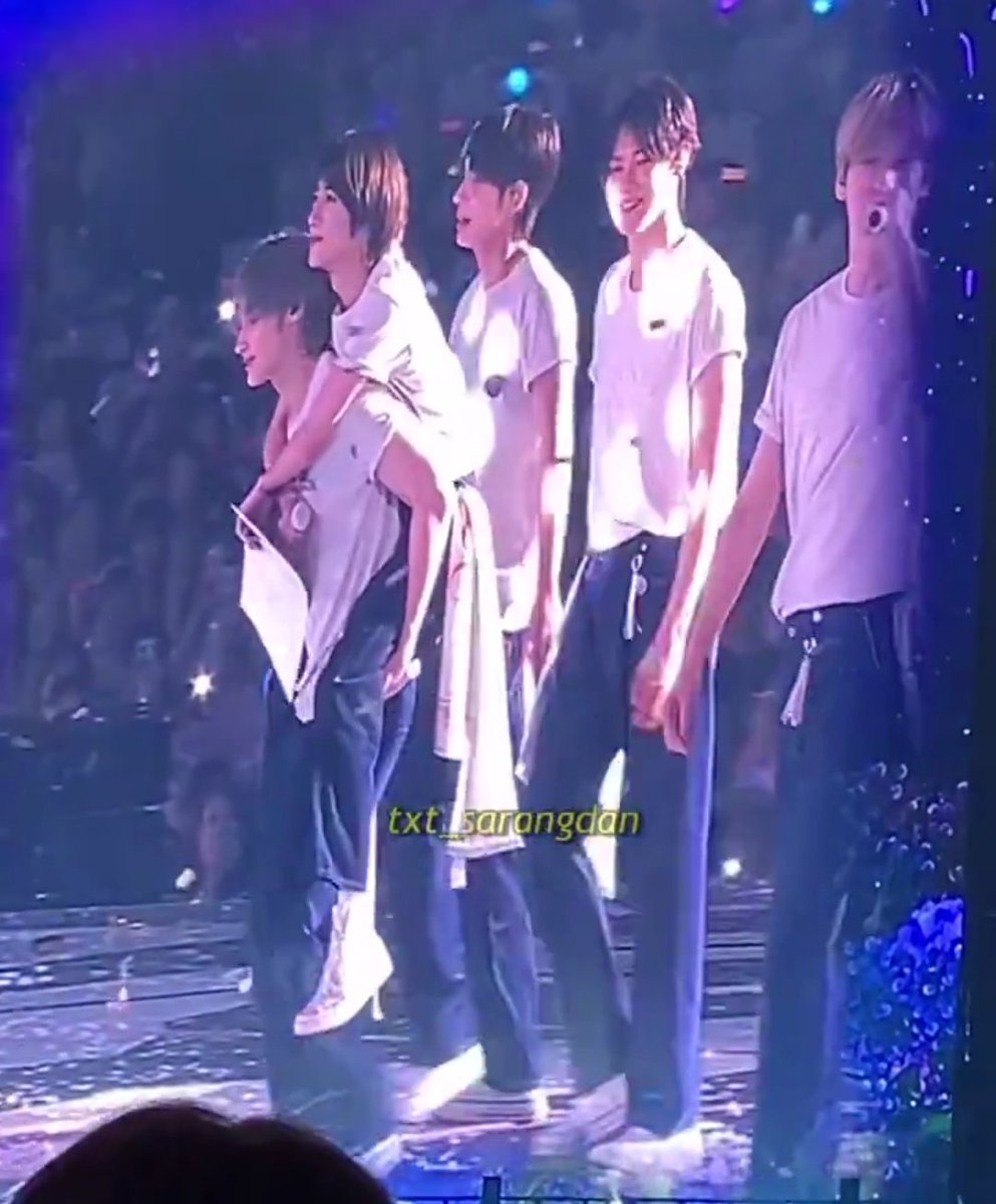 L0VELYBEOMIE's tweet photo. "and they will walk together as five.. 
                    
                                                 ..no matter what." ♡ https://t.co/5f5RMTqp7A