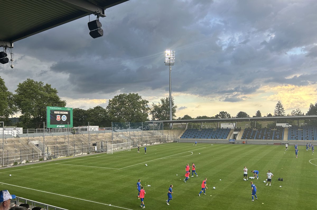 DerChillen's tweet photo. Guuuuude ⚜️💙 #FSVSVD #Lilien https://t.co/wZuxeUHysw