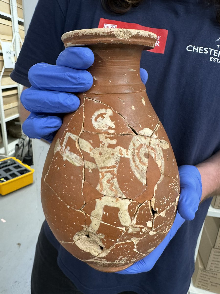 This is Ben Donnelly-Symes, curator at the Northampton ARC at Chester House - with his favourite Roman pot, from Stanwick Villa. Look at the sheer beauty of this depiction of a gladiator! <a href="/uniofleicester/">University of Leicester</a>