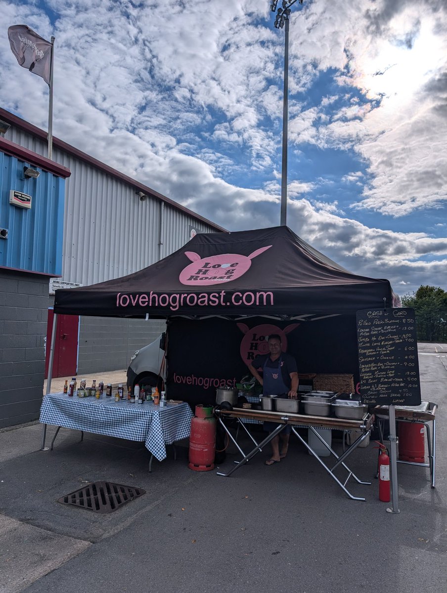 kelvinistanford's tweet photo. The Iron Bar is now open!!!!

Get down and support #ThreeLions and @SUFCOfficial 

#ironbar #uti #attisarena https://t.co/EuU6YFlGaG