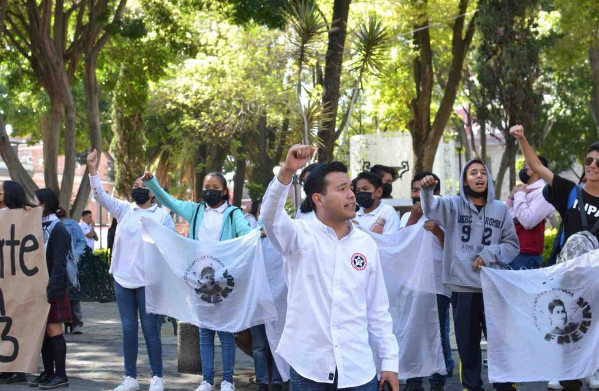 AntorchaPuebla_'s tweet photo. Somos futuro y ésta es nuestra bandera
Aquiles Montaño Brito
��
Por estos días, todas las escuelas del país terminan las clases del ciclo escolar 2023 – 2024. Millones de niños, jóvenes y adolescentes mexicanos culminan un ciclo escolar…

Artículo en: https://t.co/OkcQlhXAOI https://t.co/KIctRIDMLp