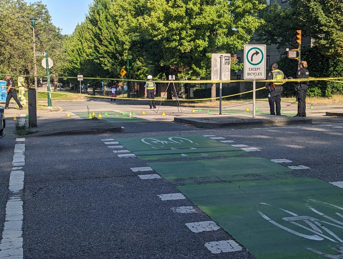 VisionZeroYVR's tweet photo. 3 months ago, a cyclist was killed at 11th and Clark. We wrote about it at the time, saying how if nothing changes it would absolutely happen again.

https://t.co/jjzDYobzBn

Today, this is the scene at 10th and Clark. A cyclist rushed to hospital with bad injuries. 🧵1/5 https://t.co/IusZDFiCjM