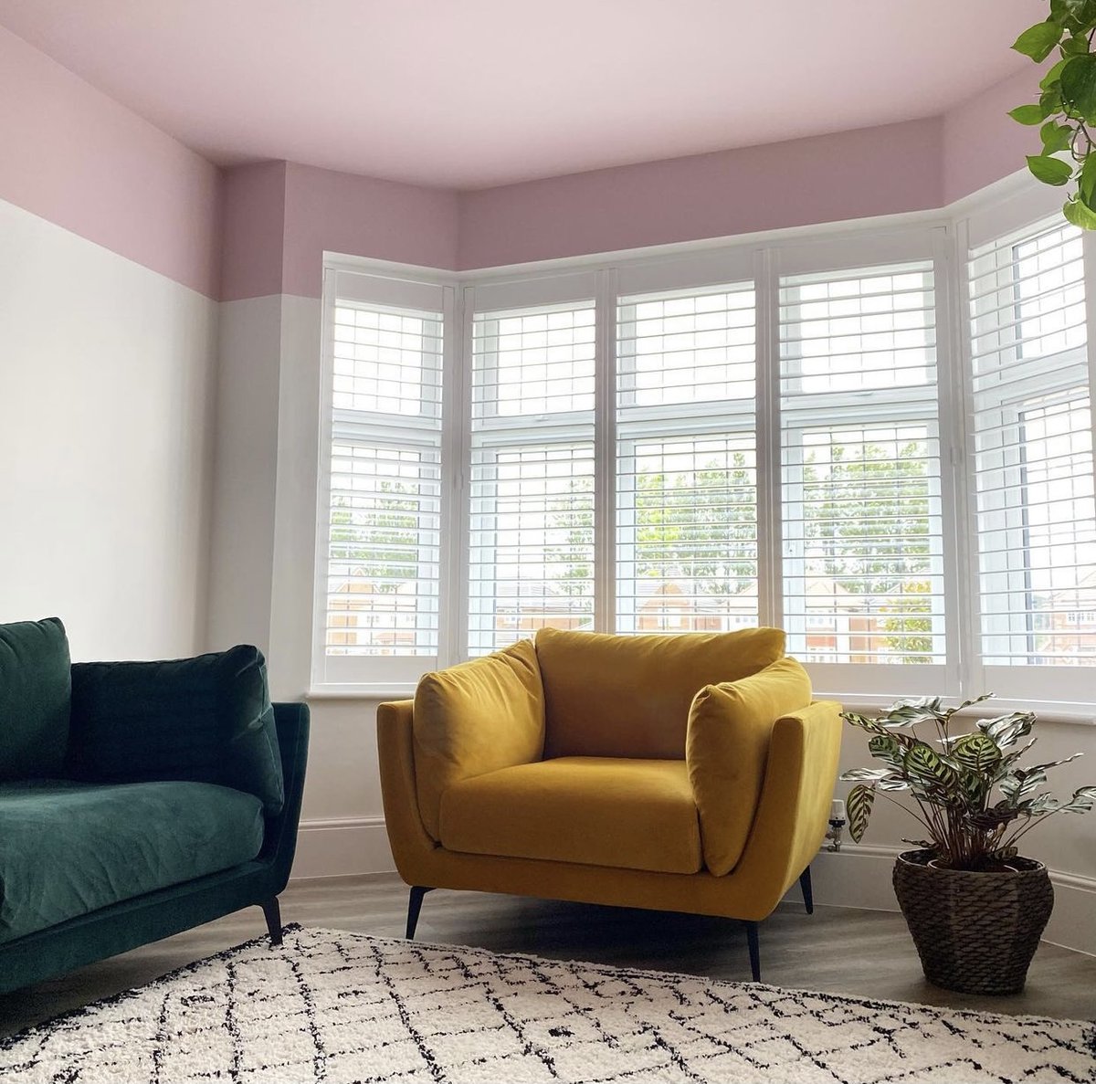 Take a look these customers gorgeous shutters, designed, made and installed by us! 👉

apollo-blinds.co.uk/product/shutte… 

#homedecorideas #simplehomestyle #homedecorideas