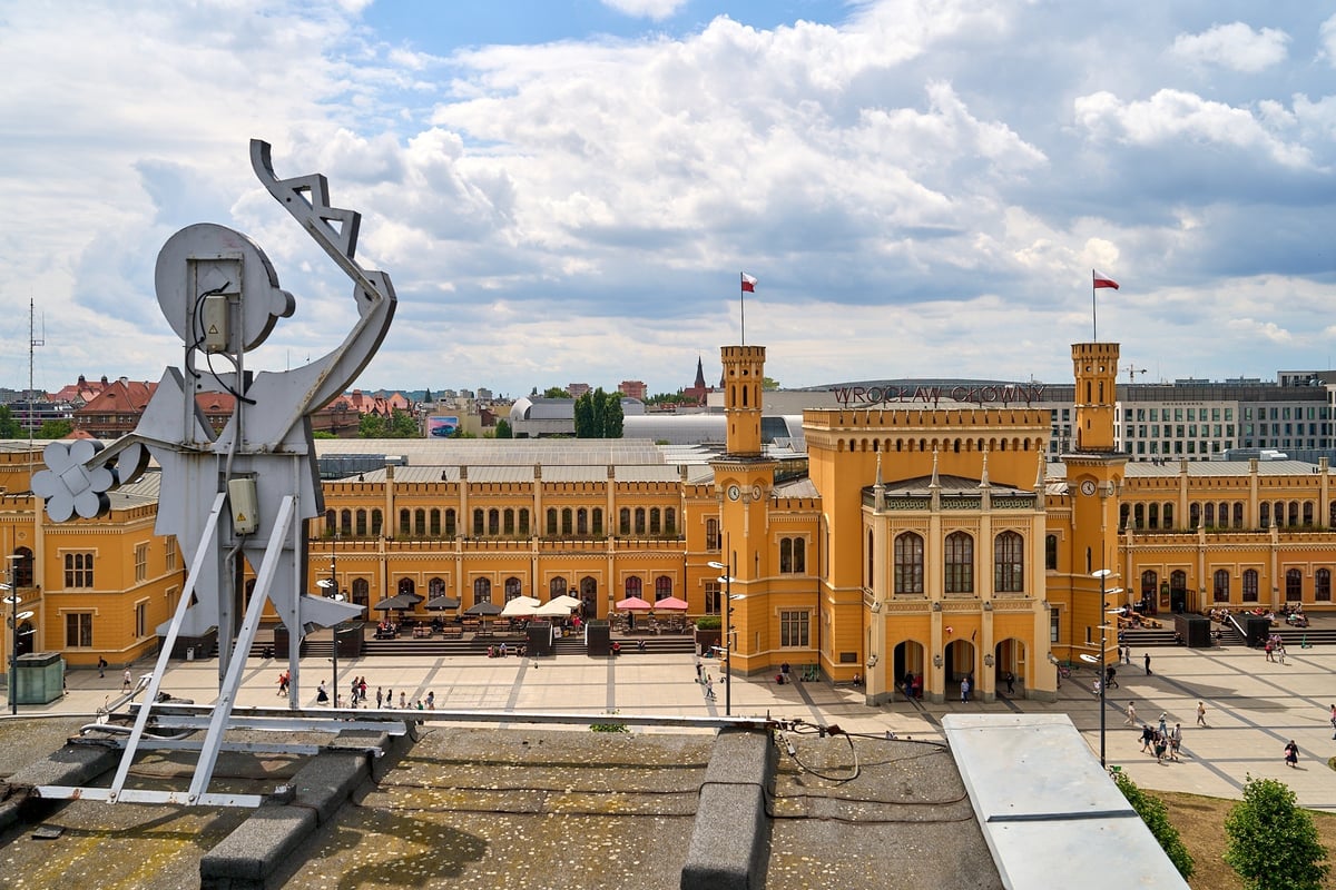 Taki widok rozpościera się spod najsłynniejszego neonu w mieście "Dobry wieczór we Wrocławiu". Zobaczcie!📷wro.news/PanoramaWrocła…