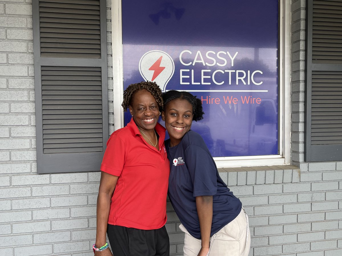 CassyElectric's tweet photo. Dashiya had a great day shadowing THEE Queen 👸

#cassyelectric #Summerintern #youhirewewire #shadowing #womanelectrician #familybusiness https://t.co/hxr3mMAYI2