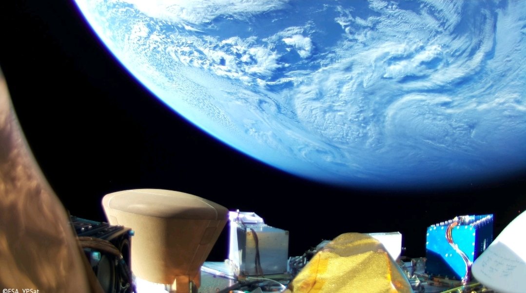 AstroPolo_Space's tweet photo. 🚀 Ariane 6 - YPSAT 😍

Le passager YPSAT de la première Ariane 6 vient de publier des photos somptueuses !

YPSAT : Young Professionnal Satellite (@esa) dont l'objectif était de documenter les opérations en orbite.

Félicitations à l'équipe derrière ce projet magique ! Respect ! https://t.co/smJBMHW1N0