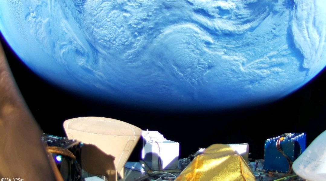 AstroPolo_Space's tweet photo. 🚀 Ariane 6 - YPSAT 😍

Le passager YPSAT de la première Ariane 6 vient de publier des photos somptueuses !

YPSAT : Young Professionnal Satellite (@esa) dont l'objectif était de documenter les opérations en orbite.

Félicitations à l'équipe derrière ce projet magique ! Respect ! https://t.co/smJBMHW1N0