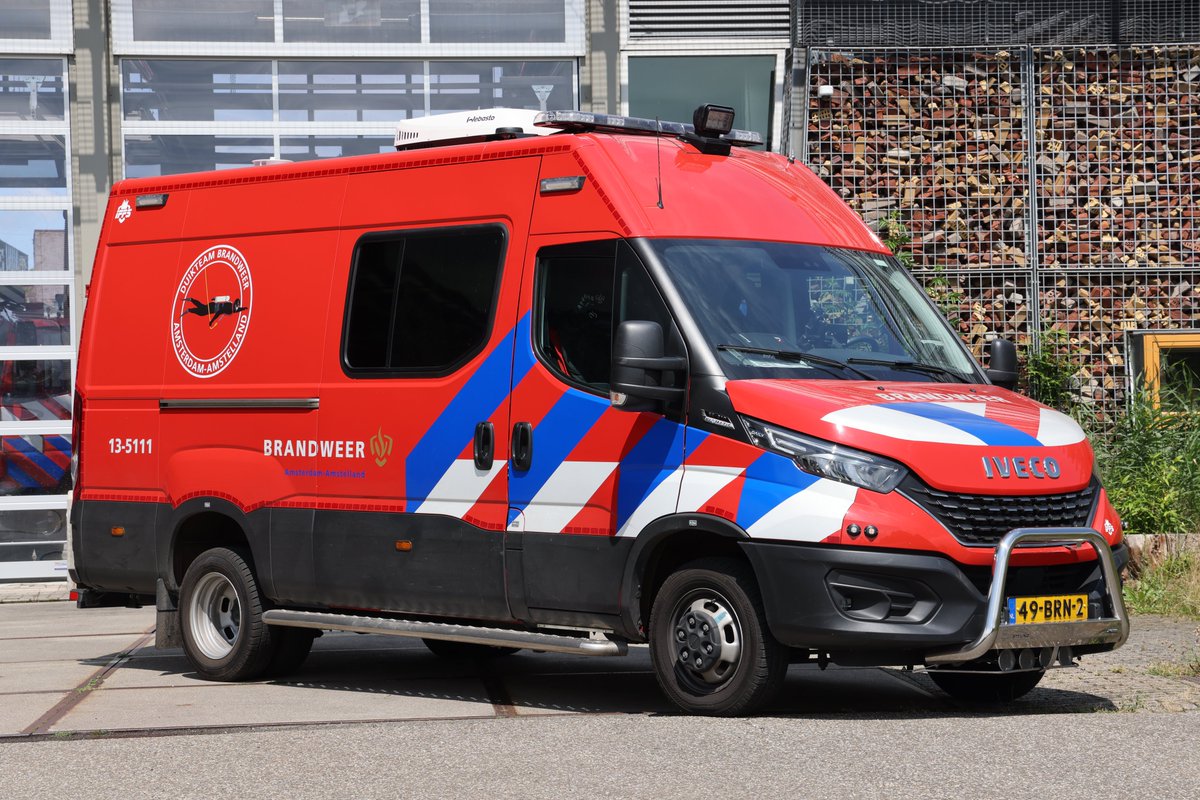 Vorig jaar nam het duikteam van kazerne Amstelveen deze nieuwe waterongevallenwagen in gebruik. Het betreft een Iveco Daily met inbouw van IFFS. #brandweer #Amstelveen