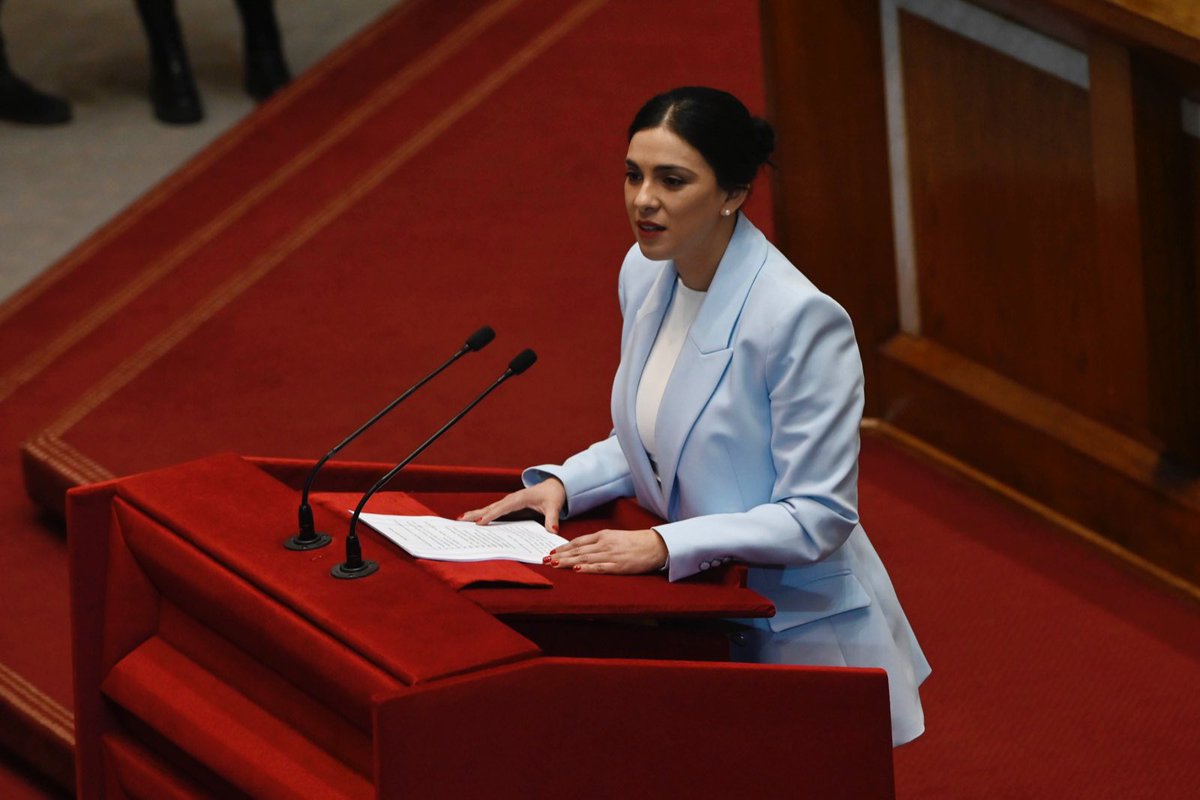 agenciaunochile's tweet photo. “Confío en Chile, confío en nuestra patria y confío en la democracia”: La presidenta de la Cámara de Diputados y Diputadas, Karol Cariola efectuó su primera Cuenta Pública en el Congreso Nacional en Valparaíso.-

📸 © AgenciaUno/Pablo Ovalle https://t.co/Bgh3z1QqTD