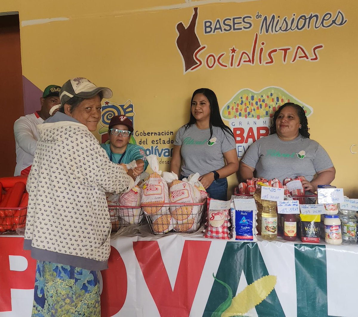 PDVAL_OFICIAL's tweet photo. 🌽#NotiPDVAL🌽
Se llevó a cabo una jornada de las Ferias del Campo Soberano, de gran relevancia para las familias de la Base de Misiones Socialista (BMS) "Barca de Oro" en el municipio Angostura del Orinoco; estado #Bolívar.
Lee acá
👇👇👇
https://t.co/Xsr1aPvUc0 https://t.co/JS15ImCcSi