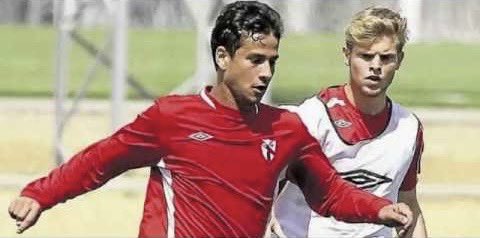 اللاعب الدولي الراحل أحمد رفعت بقميص إشبيلية في عام 2013.

إشبيلية ستتذكرك للأبد ❤️