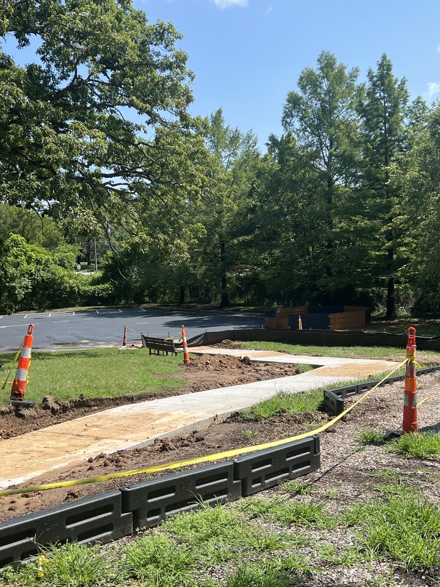 SimpsonTake2's tweet photo. New windows being installed at Hixson and new sidewalks being installed ⁦@GivensElem⁩!! Thank you ⁦@WebsterGrovesSD⁩ Community for your support of Prop S!! #wgbuzz https://t.co/K6hSebCOn8