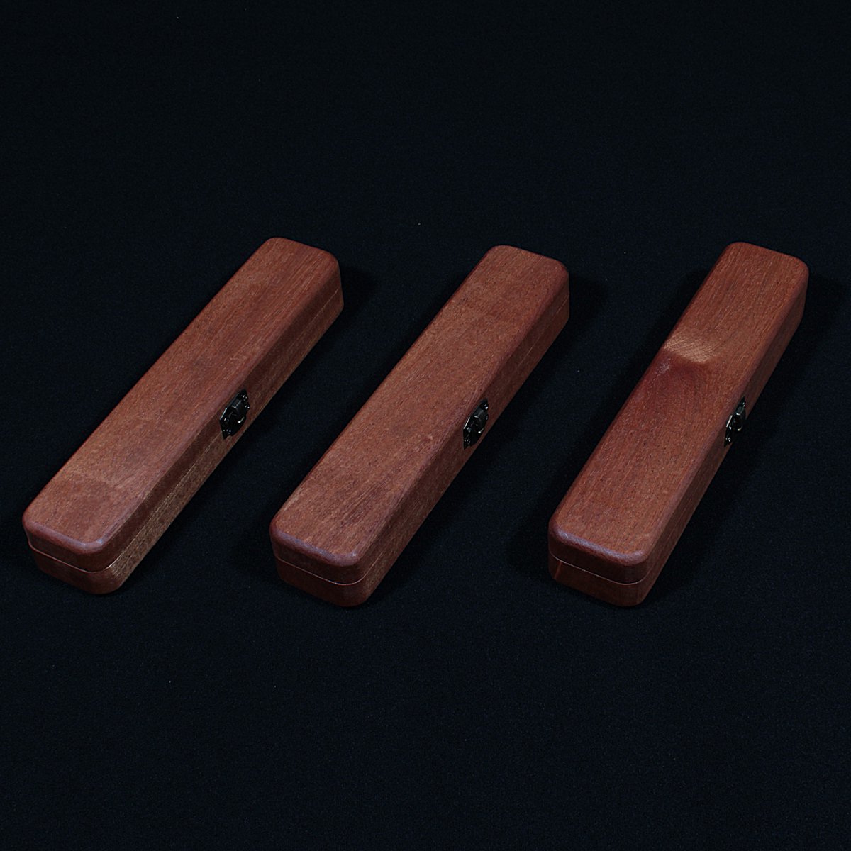 TheEnginarium's tweet image. The second run of dice boxes are almost ready. All exotics this time starting with these in African mahogany (sapele). The new batch will be up on the store on Friday and you don&apos;t want to miss these!

#dicebox #ttrpg #tabletopgaming #custom #dnd