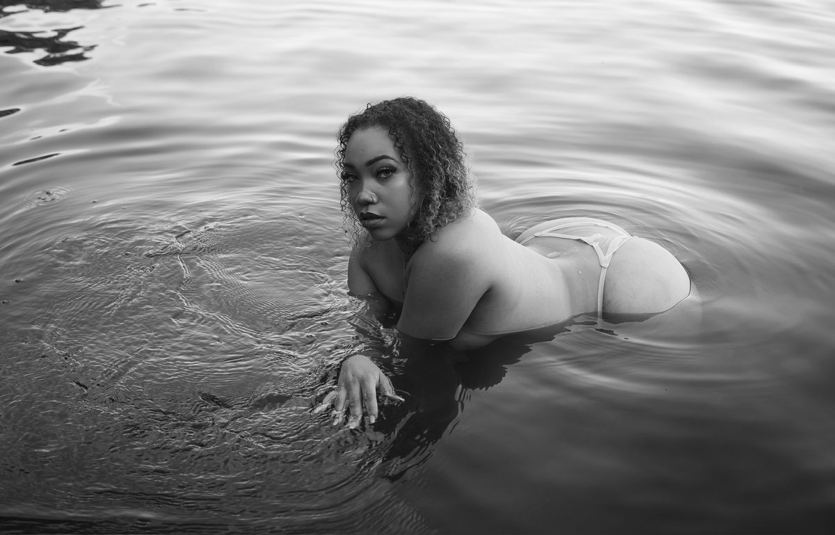 ishotwithpanda's tweet photo. Lead them to the lake… #visualpoem #muse #artpiece #boudoir https://t.co/zMVSpVxGto