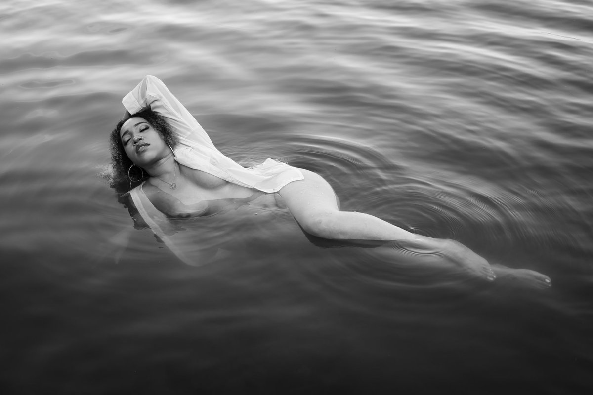 ishotwithpanda's tweet photo. Lead them to the lake… #visualpoem #muse #artpiece #boudoir https://t.co/zMVSpVxGto
