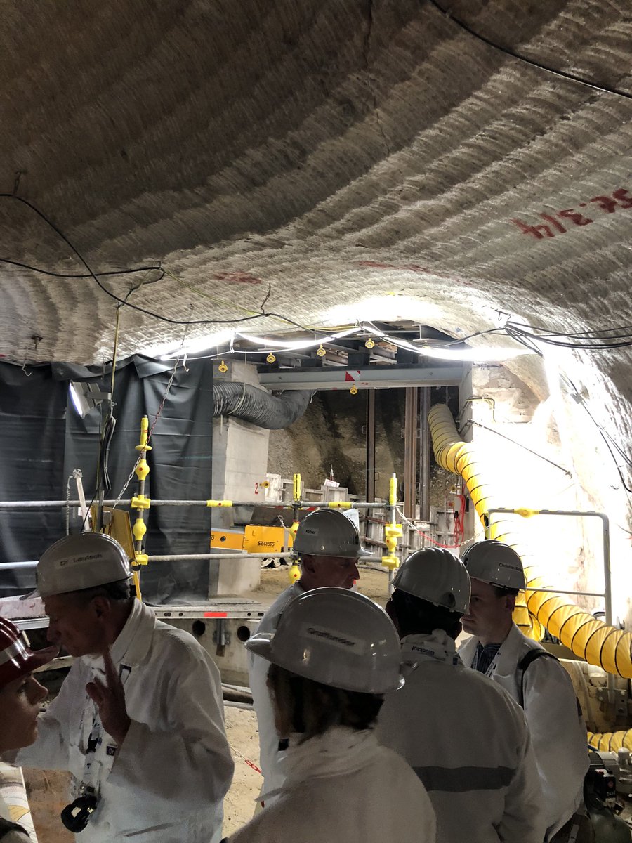 GruenMeyer's tweet photo. Heute in der Asse an der ehemaligen auffangstelle bei 650 Metern, jetzt läuft Wasser in den Bereich von 725 Metern. Atommüll bei 750 Metern. Wir sind uns einig mit dem Bund: Die Rückholung der atomabfälle muss dringend beschleunigt werden. #Atomdesaster #Asse https://t.co/hPKtmOyLTP
