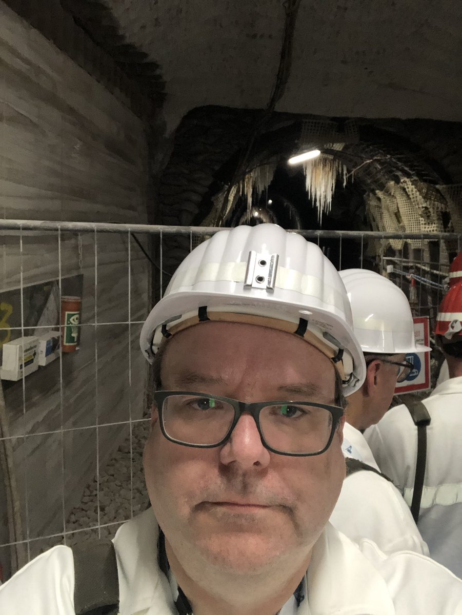 GruenMeyer's tweet photo. Heute in der Asse an der ehemaligen auffangstelle bei 650 Metern, jetzt läuft Wasser in den Bereich von 725 Metern. Atommüll bei 750 Metern. Wir sind uns einig mit dem Bund: Die Rückholung der atomabfälle muss dringend beschleunigt werden. #Atomdesaster #Asse https://t.co/hPKtmOyLTP