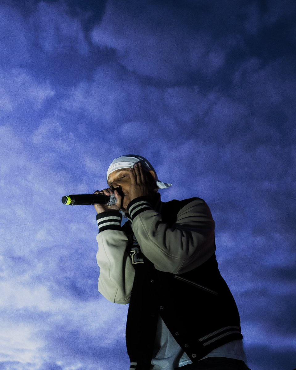 loubet_'s tweet image. mes images du concert de @ateyaba111 à Yardland ☂️