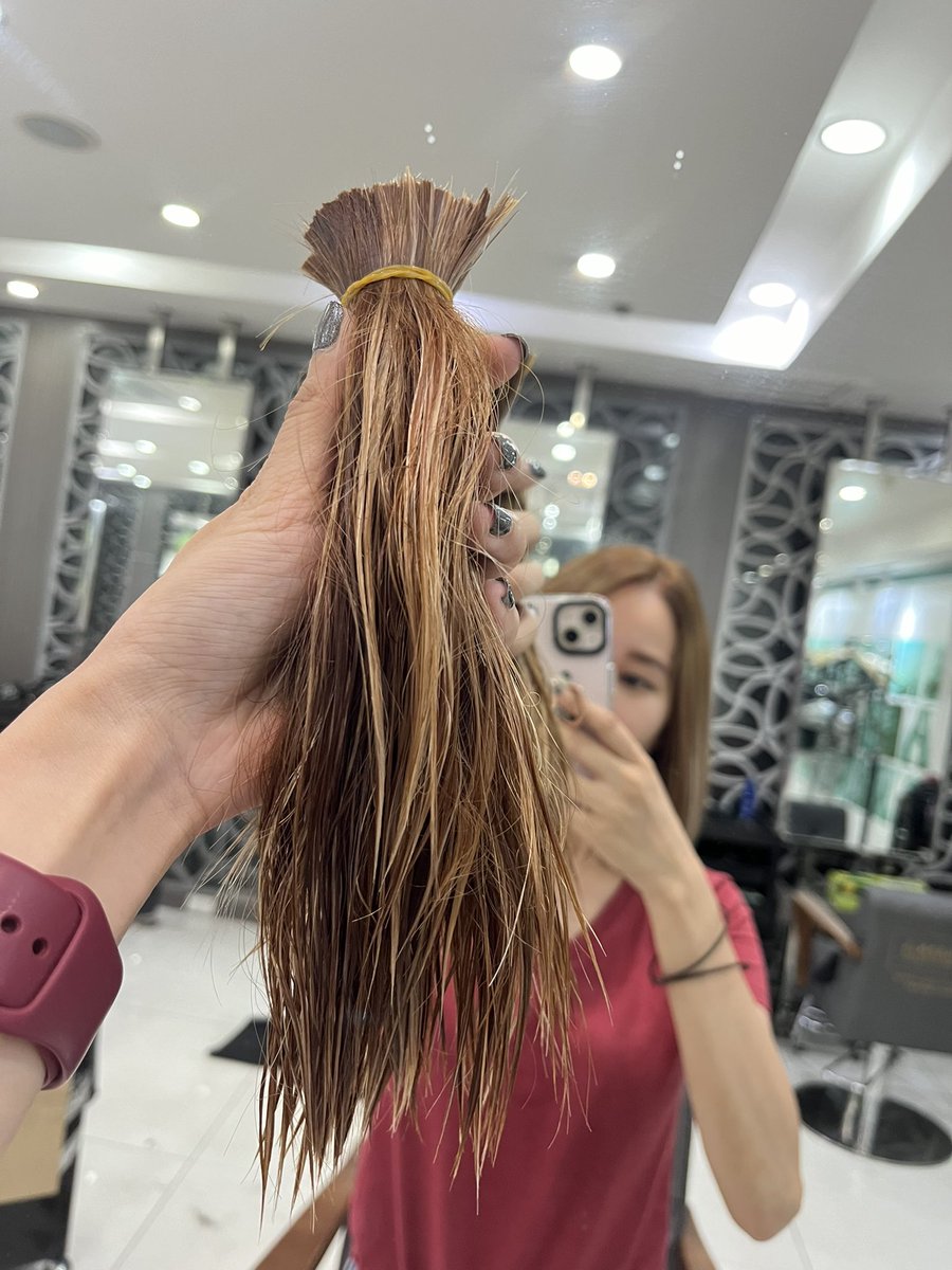dheciemeria's tweet photo. Back to short hair 🤭 Shorter than the day i started on Twitch 🙈 I just realised it now, after countless of times my hair was been cut, that my hair is INDEED THICK 🤣 No wonder peeps be like "your hair is thicker than you", "the food you eat prolly goes to your hair huh?" 🙈 https://t.co/d68kcDJwrG