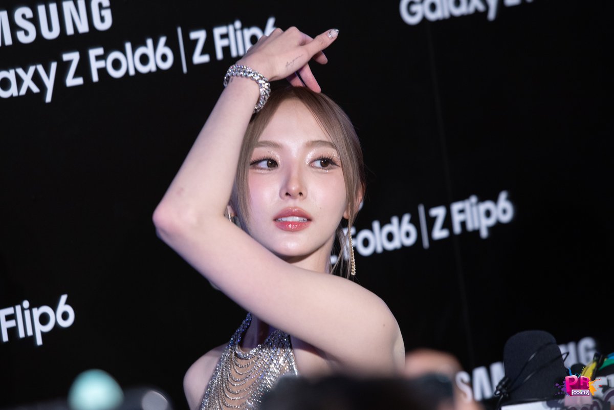 PRSocietyNews's tweet photo. เก็บตกความสวยของสาว #เนเน่พรนับพัน ในงาน The new Galaxy “Unfold Your Story”

#SamsungUnpacked       
#GalaxyAI       
#GalaxyXNene 
#เนเน่ #เนเน่郑乃馨 
#Nene #Nenevader https://t.co/3eNRAHHIAu