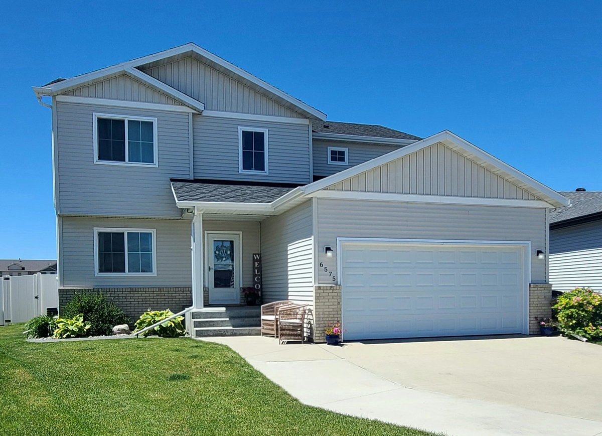 HaabyRealEstate's tweet photo. *Open House - Wed (7/10) - 4:30-6:00*

$ Now offering $5,000 to use towards closing costs or interest rate buydown! $

5 BR/4 BA Two-story - $389,900!

https://t.co/mZ16r9naCl

Offered By:

Steve Haaby - Broker - Haaby Real Estate
701.306.7401 - https://t.co/IX4oieHIMU https://t.co/7erD89Urnf