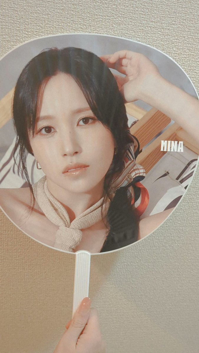 TWICEの顔がドデカうちわになってるの幸せすぎる🤦‍♀️
改めてTWICEの顔面偏差値の高さを見せつけられましたね