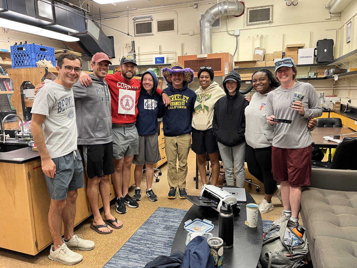 Scripps_Ocean's tweet image. 🦈Members of @TheSemmensLab at Scripps Oceanography are doing some fin-tastic research to study and understand shark populations and conservation management! They're teaming up with @REEF_org to develop a time series of shark and ray sighting probabilities in multiple countries.