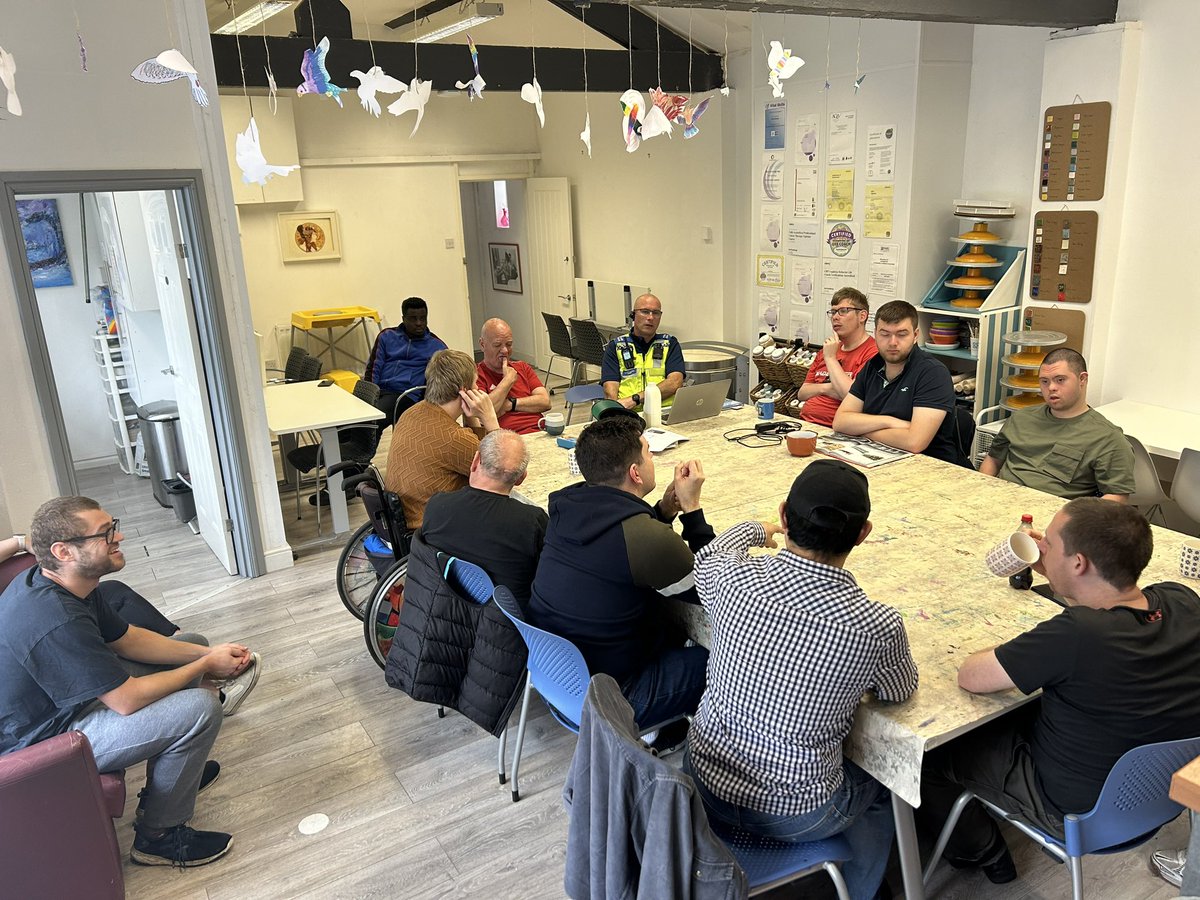 Fantastic visit from <a href="/PoliceWarr/">Warrington Police</a> PCSO Tony Spruce today to share some advice with friendship group on staying safe/looking after each other. Great to see Will using his everyone everywhere looking out not in, asking Tony for an interview for the <a href="/macintyrethemag/">The Mag</a> on staying safe👍🏻