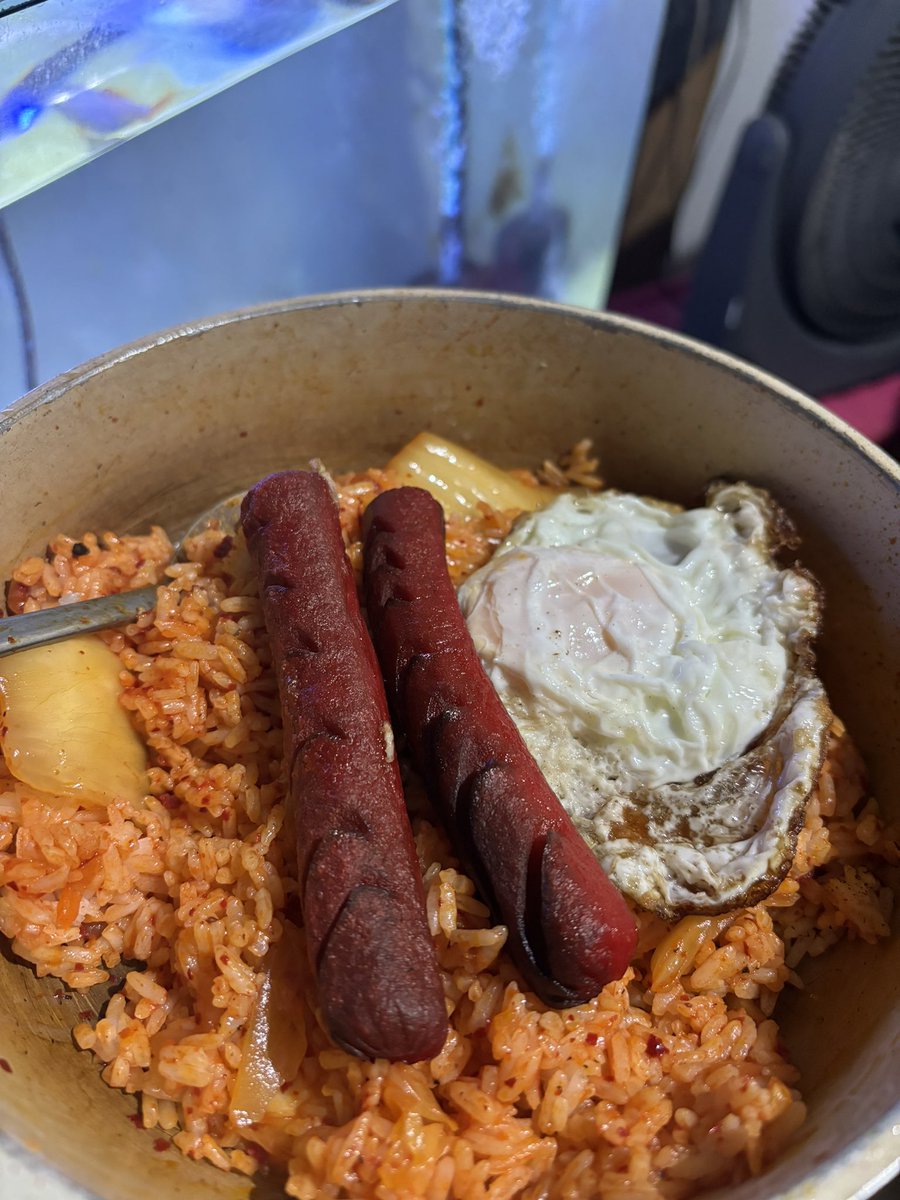 laneeylen's tweet photo. My kind of dinner. https://t.co/b3ka8Cp630