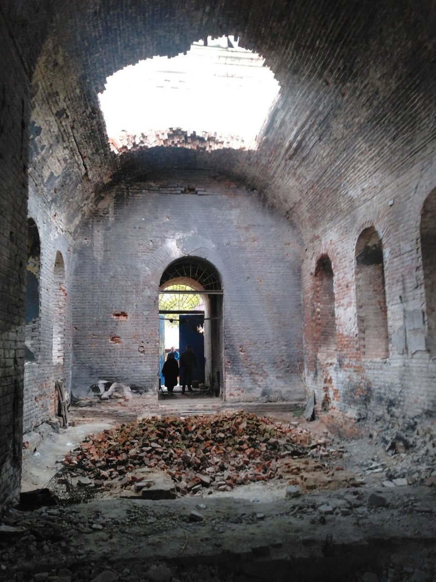 GuerraenlaUni's tweet photo. Dos ejemplos de como el patrimonio cultural se convierte hoy en objetivo de guerra y limpieza étnica. 
1. La destrucción de patrimonio y el saqueo de bienes culturales tras la invasión rusa de Ucrania. https://t.co/q1LBSUmCci