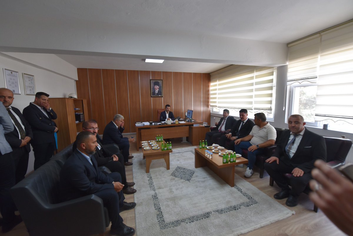 AltundagUysal's tweet image. Çelik ve Pirinç Fabrikası’nda temsilcilik binamıza gerçekleştirdiğim ziyaretin ardından Fabrika Müdürü Cebrail Aydoğdu’yu makamında ziyaret ettim. Göstermiş olduğu ev sahipliğinden dolayı teşekkür ederim.