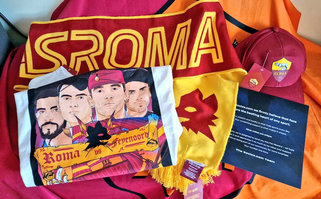KatiaKgiglio's tweet photo. That was superfast!
Yesterday I redeemed @OfficialASRoma merch on @socios app and it has just arrived!! 💛❤️
La Roma sì e il Feye no 😁
#RewardYourPassion
#RomaFeyenoord https://t.co/l9JfSeZsjC