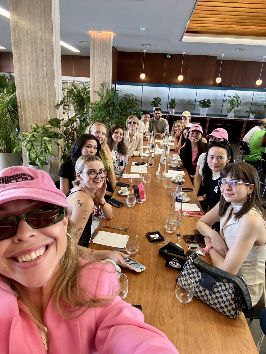 dee_centralized's tweet photo. @chippedsocial brunch 💖🍑
@winnyeth @trufflelabsxyz @coolhorsegirl2 @Bonecondor @reka_eth @0xAndros @sxtvik @ProofOfJake @kolbytracey @kryptojogi @Geeny616 @gracewhiteguan @Sjams_ @siannie @NFTequilaa @trufflelabsxyz https://t.co/b1sZbUR3Is