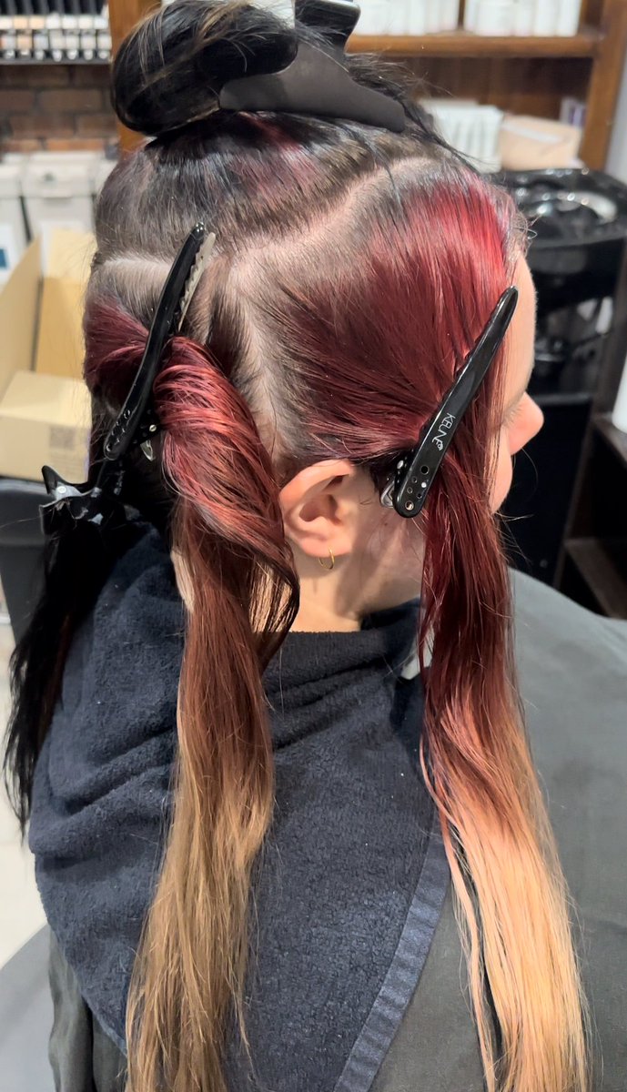 byzumbo's tweet image. I can’t keep getting away with this. 

Took @BurrowsRed from red to green tonight. Defying colour theory coz I don’t play by the rules.