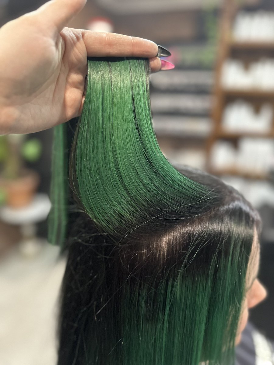 byzumbo's tweet image. I can’t keep getting away with this. 

Took @BurrowsRed from red to green tonight. Defying colour theory coz I don’t play by the rules.