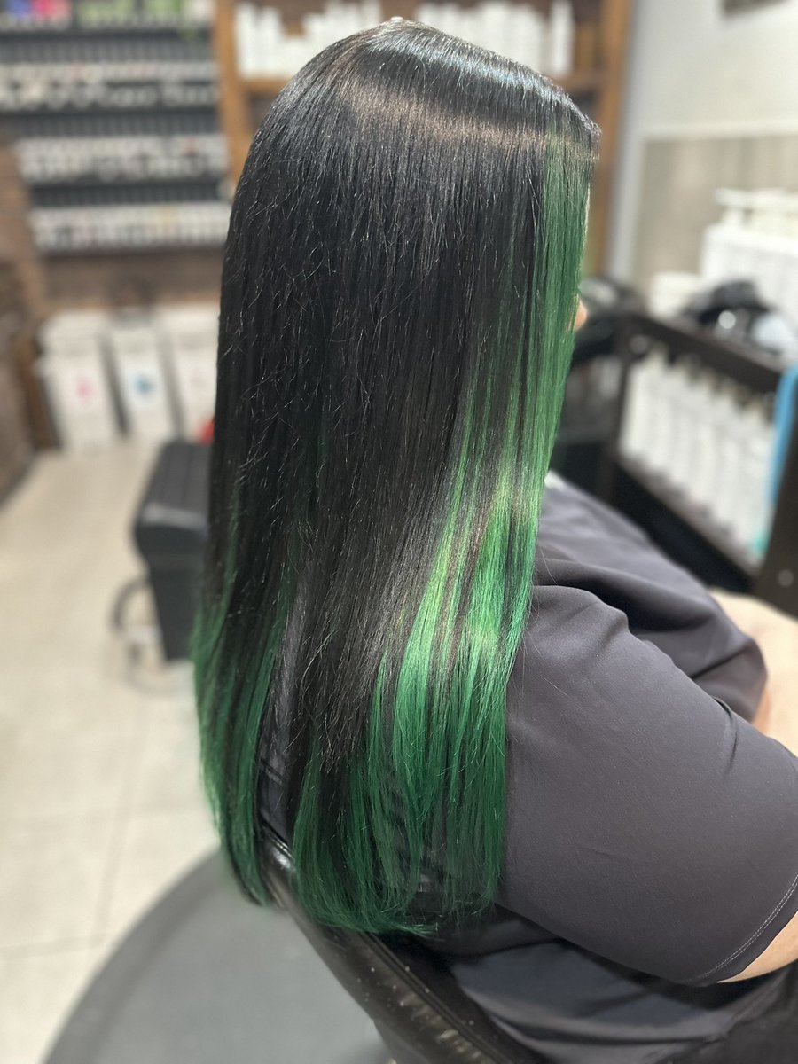 byzumbo's tweet image. I can’t keep getting away with this. 

Took @BurrowsRed from red to green tonight. Defying colour theory coz I don’t play by the rules.