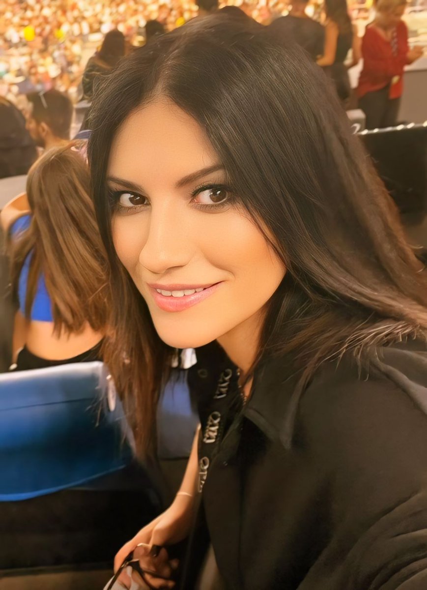 laurapausiniwt's tweet photo. Tocca a te cominciare inseguendo la luce ❤️ #estate #estaate #laurapausini @LauraPausini https://t.co/qWmRJlQFOS