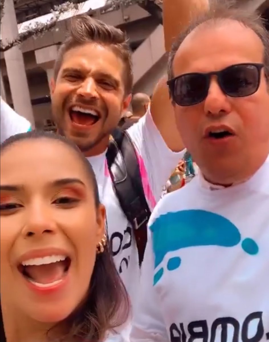 dianaperez08's tweet photo. Qué duro tu partida maestro! 
Hoy en el cielo; te abrazo. 
Fortaleza a tu familia y regocijo en a mi amado @Teleantioquia https://t.co/NdyoEi37rL