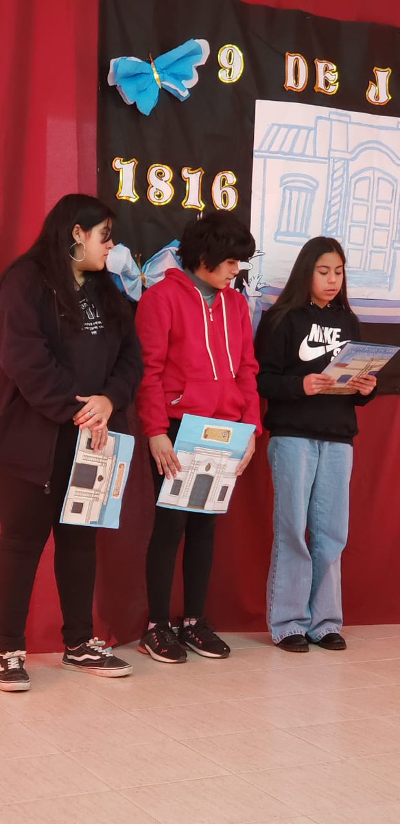 🇦🇷️ Las escuelas de Chubut celebran un nuevo Día de la Independencia este 9 de julio 🇦🇷

📸 Compartimos imágenes de las escuelas Nº 95 de Telsen y N° 92 de Sepaucal.