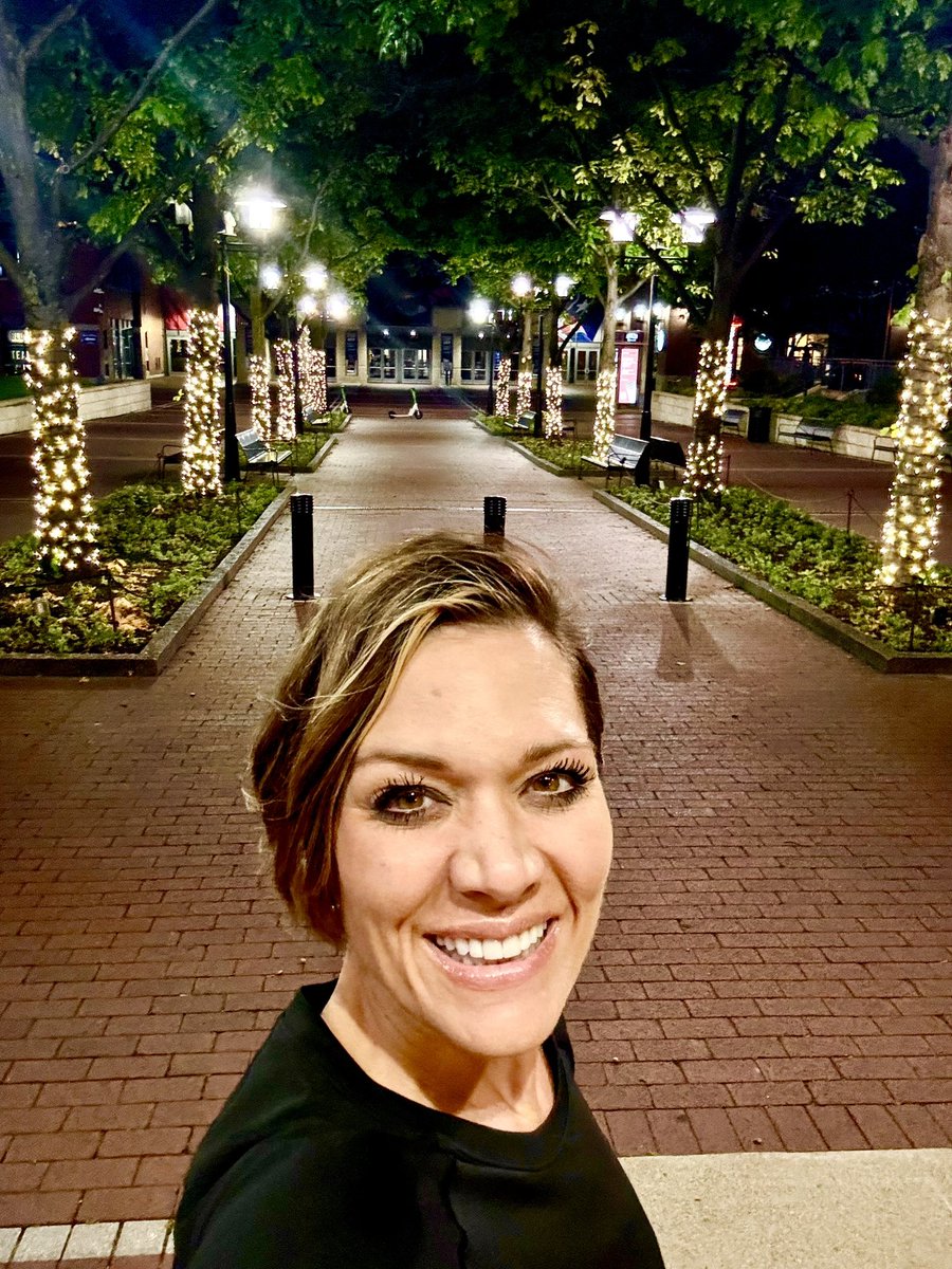 DomSamario's tweet photo. Exploring the first city on our @BVFoundation tour with an early morning #run in downtown Columbus, Ohio.
@fit_leaders #FitLeaders #FootstepsToFreedom #experiencesmatter https://t.co/1Zj4QZm1U2
