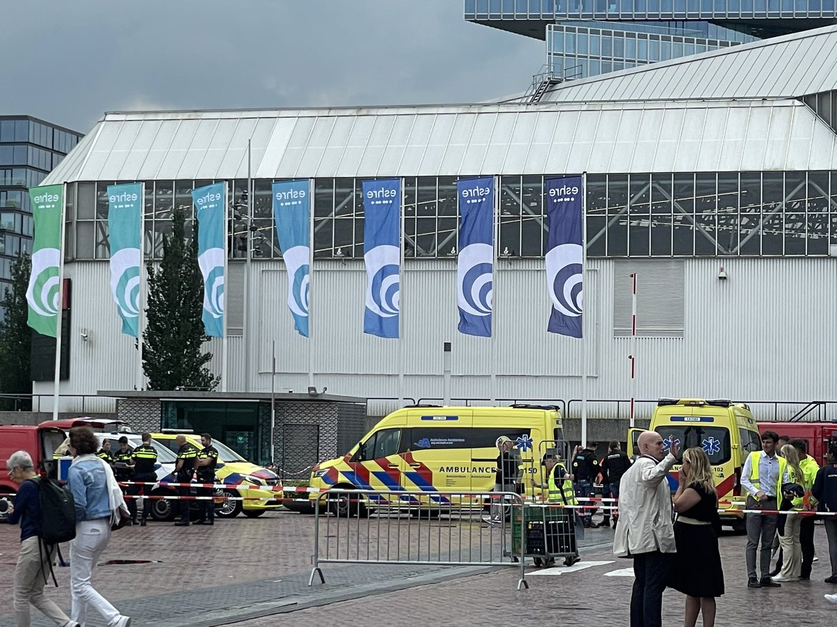 shell_kearns's tweet photo. Crazy scenes today at the Eshere conference all sessions cancelled due to a suspicious package found. Was really looking forward to this afternoons sperm sessions 😭 https://t.co/fdMaaRGpmS