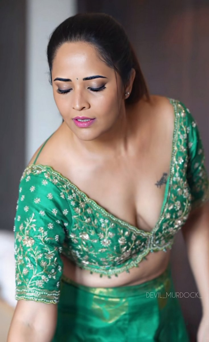 Devil_Murdock_'s tweet photo. Athamma Fleshy Hip Folds 🤤 Deep Cleavage 🥵 https://t.co/AjvCG4W6JO