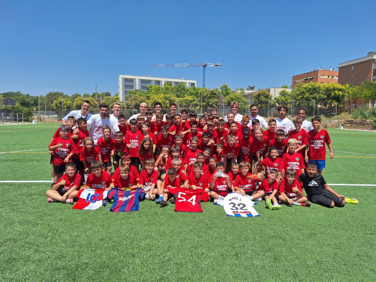 𝗖𝗔𝗠𝗣𝗨𝗦 𝗖𝗔𝗡𝗥𝗨𝗟𝗟 ⚽️❤️🤍

Avui ens ha visitat al Campus el 𝗠𝗮𝗿𝗰 𝗝𝘂𝗿𝗮𝗱𝗼 (<a href="/MarcJurado7/">Marc Jurado</a> ) jugador actual del "RCDEspanyol B" (<a href="/RCDEspanyol/">RCD Espanyol de Barcelona</a> ) i ex <a href="/CFUCanrullRT/">CFU Can Rull RT</a> . 

Gràcies per la visita, sempre serà casa teva. 

#FeelTheRull