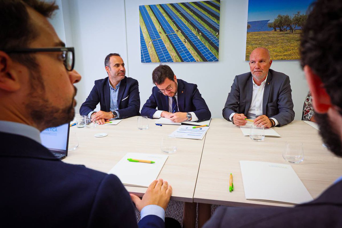 perearagones's tweet photo. La transformació verda ha estat una prioritat de Govern i hem aconseguit fer passes importants per assolir-la com la posada en marxa de l'Energètica pública. Avui n'hem visitat les instal·lacions i hem pogut copsar de primera mà el compromís i dedicació de tot l'equip. https://t.co/iHLuPfpEqB