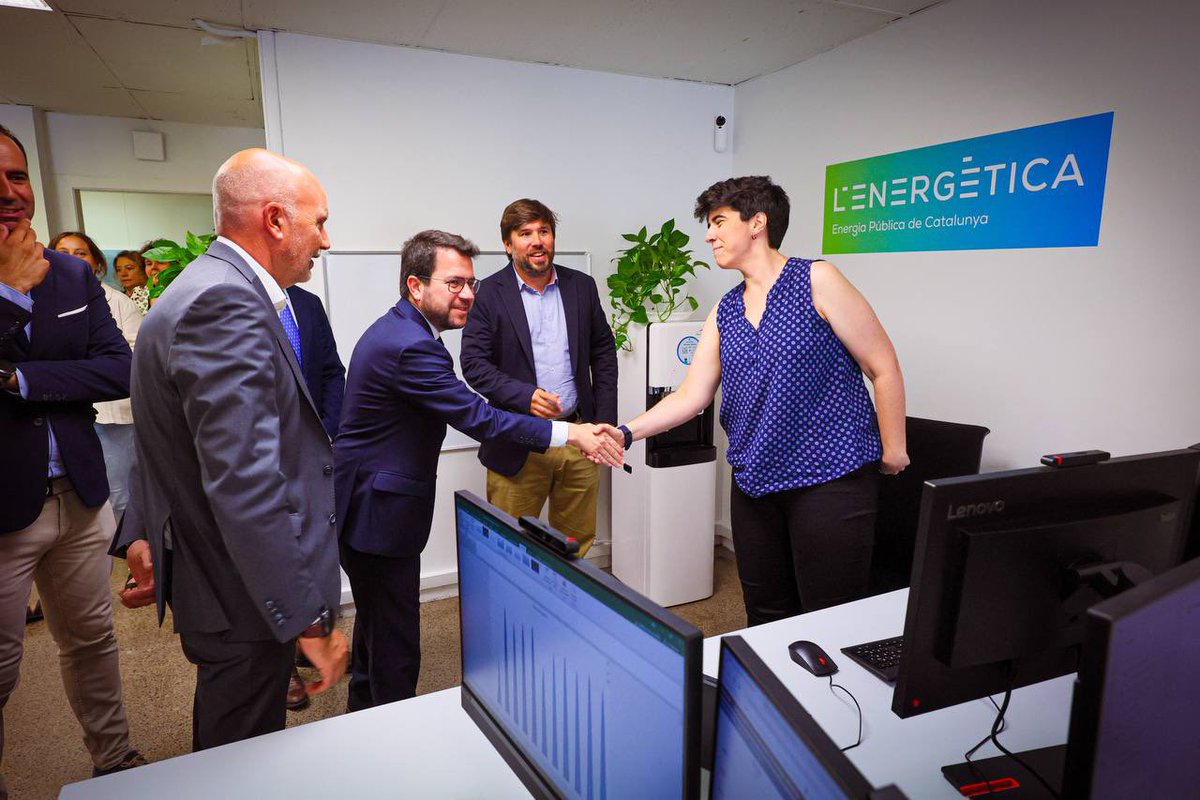 perearagones's tweet photo. La transformació verda ha estat una prioritat de Govern i hem aconseguit fer passes importants per assolir-la com la posada en marxa de l'Energètica pública. Avui n'hem visitat les instal·lacions i hem pogut copsar de primera mà el compromís i dedicació de tot l'equip. https://t.co/iHLuPfpEqB
