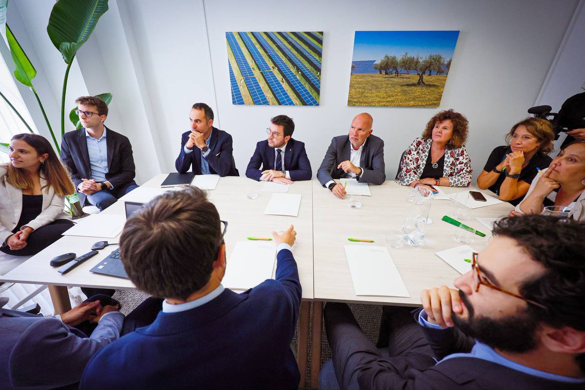 perearagones's tweet photo. La transformació verda ha estat una prioritat de Govern i hem aconseguit fer passes importants per assolir-la com la posada en marxa de l'Energètica pública. Avui n'hem visitat les instal·lacions i hem pogut copsar de primera mà el compromís i dedicació de tot l'equip. https://t.co/iHLuPfpEqB