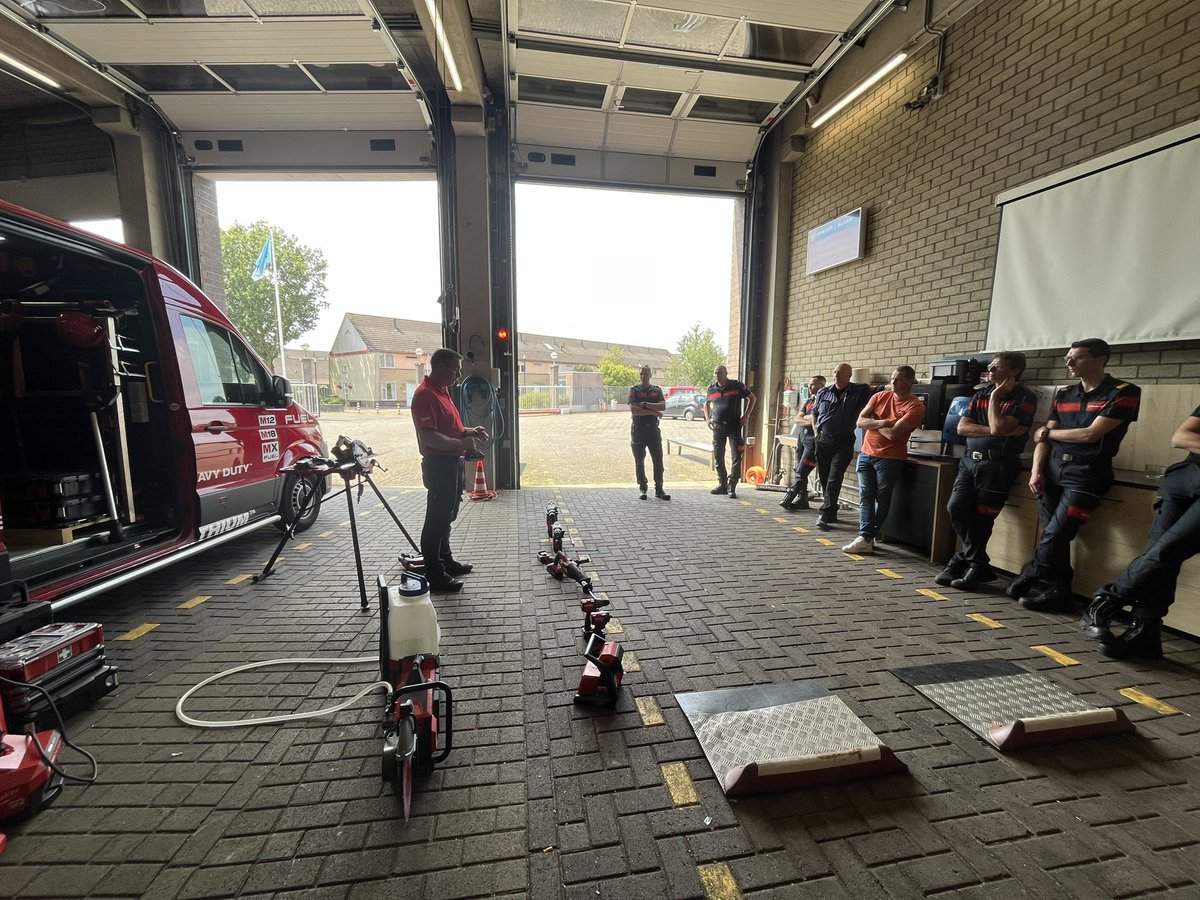 Ruim 10 jaar geleden is onze uitrusting aangeschaft. Gedurende de jaren hebben wij de nodige ervaringen opgedaan en zijn gereedschappen doorontwikkeld. Om die reden zijn wij bezig een modificatie van onze uitrusting te maken. Vandaag de verdieping irt het elektrische gereedschap.