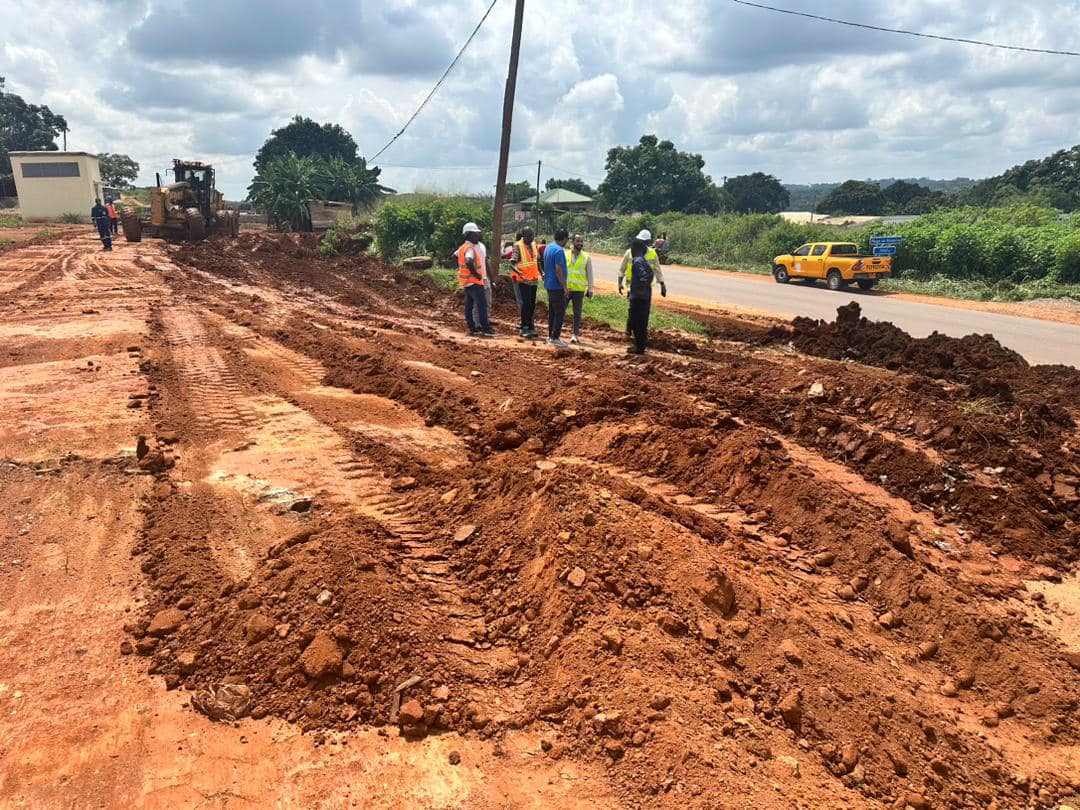 TheCameroonianZ's tweet image. #Demain... lancement des travaux de dédoublement en 2x2 voies de la pénétrante Nord de la ville de Yaoundé (Olembe-Echangeur Obala).

#Cameroon