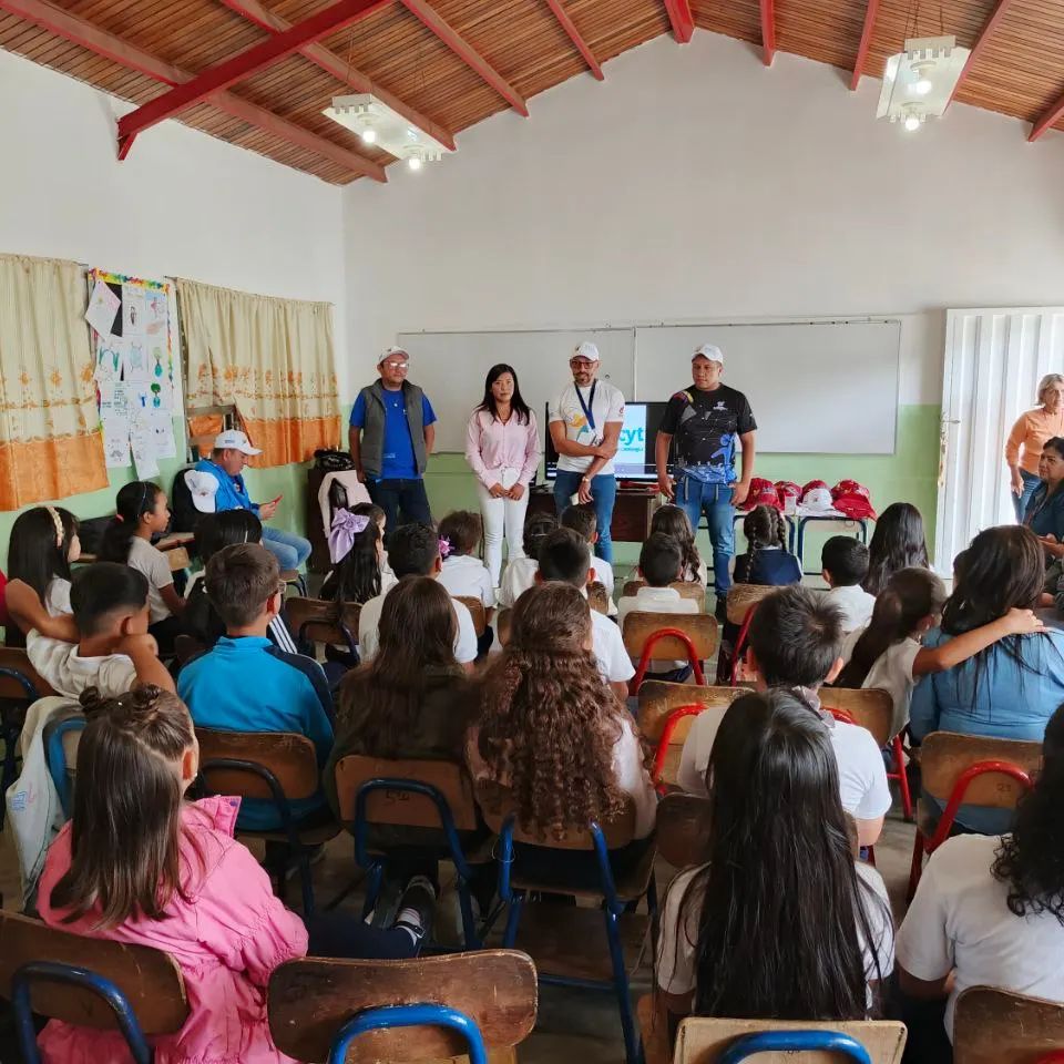 Mincyt_VE's tweet photo. #10Jul | Fundacite e Infocentro dictan taller sobre Stop Motion en Mérida.  

✅Estudiantes de la U.E. "Marcolina de Lamus" conocieron sobre la redacción de textos narrativos, fotografía y edición audiovisual.  

Detalles aquí ➡️ https://t.co/IEkuRgeQiG

#PoesíaMundialEnVenezuela https://t.co/sL0hjdMcV7